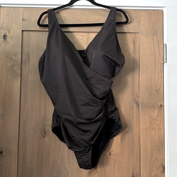 Lands End Brown one piece swim bathing suit Padded cup Womens 22 Wrap Rouched - Picture 1 of 9